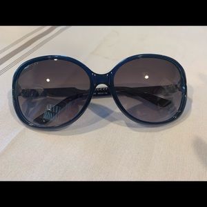 Gucci sunglasses. They have one little scratch otherwise in perfect condition